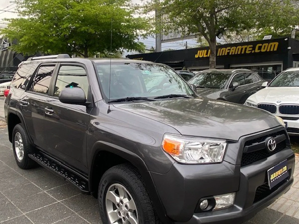TOYOTA 4 RUNNER 4.0 Aut, 3 Corridas, 4x2 2013 - Miniatura 3