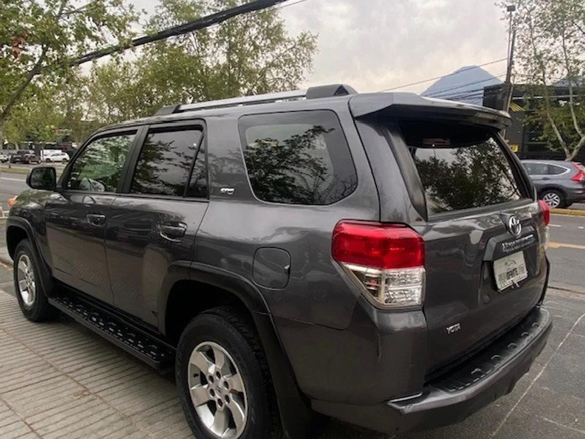 TOYOTA 4 RUNNER 4.0 Aut, 3 Corridas, 4x2 2013 - Miniatura 4