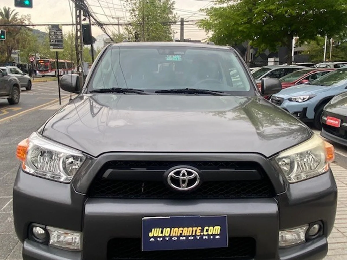 TOYOTA 4 RUNNER 4.0 Aut, 3 Corridas, 4x2 2013 - Miniatura 5