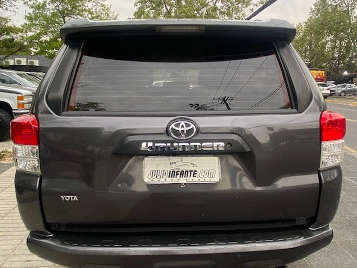 TOYOTA 4 RUNNER 4.0 Aut, 3 Corridas, 4x2 2013 - Miniatura 6