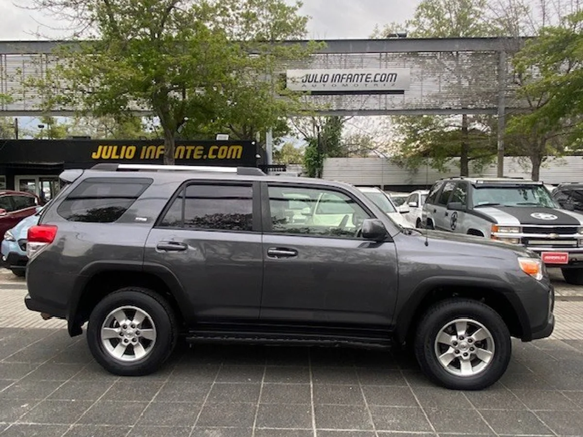 TOYOTA 4 RUNNER 4.0 Aut, 3 Corridas, 4x2 2013 - Miniatura 7