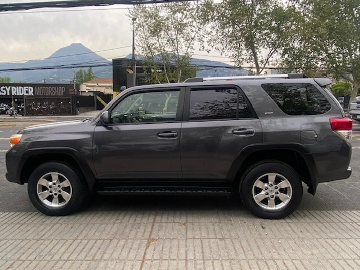TOYOTA 4 RUNNER 4.0 Aut, 3 Corridas, 4x2 2013 - Miniatura 8