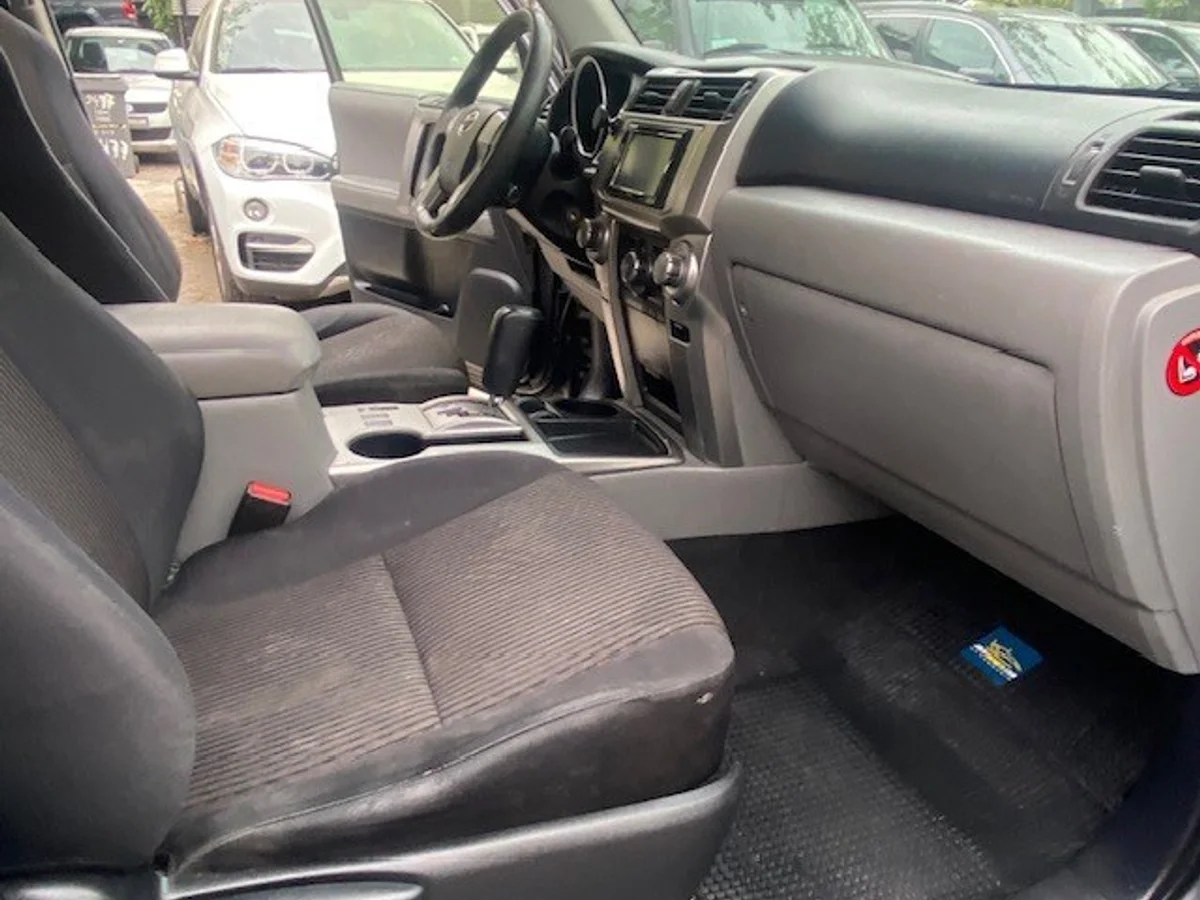 TOYOTA 4 RUNNER 4.0 Aut, 3 Corridas, 4x2 2013 - Miniatura 10