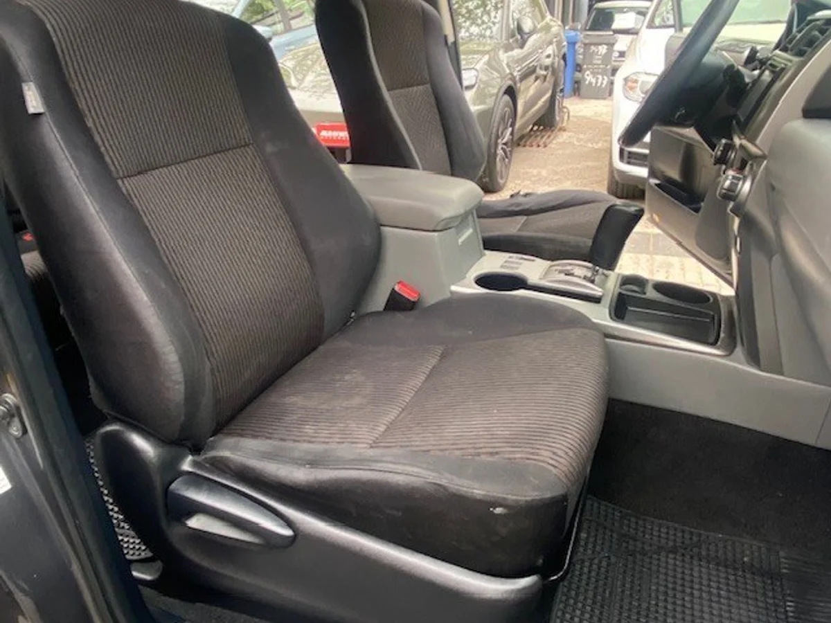 TOYOTA 4 RUNNER 4.0 Aut, 3 Corridas, 4x2 2013 - Miniatura 14