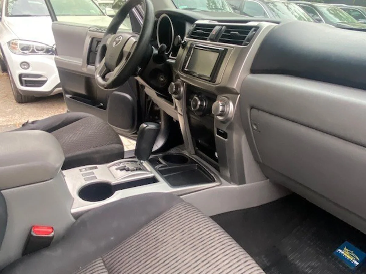 TOYOTA 4 RUNNER 4.0 Aut, 3 Corridas, 4x2 2013 - Miniatura 15