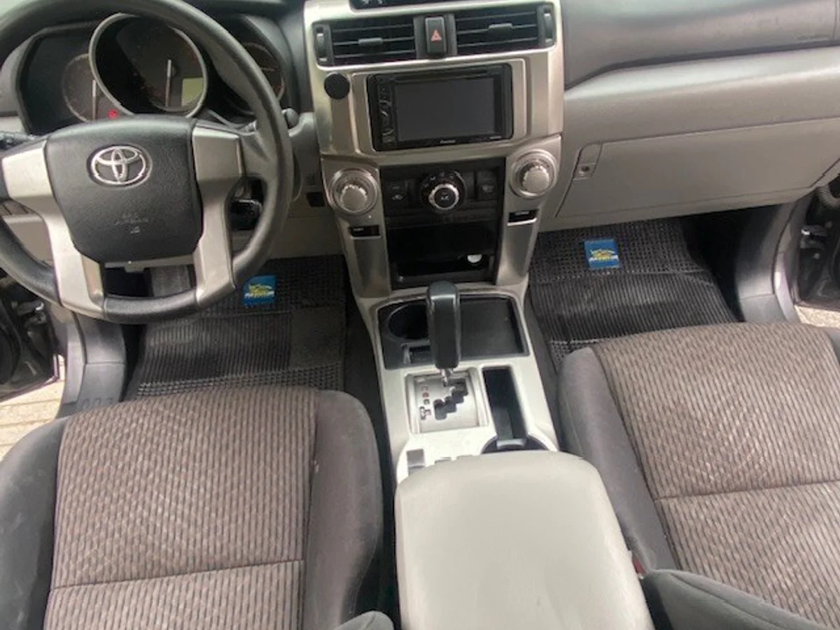 TOYOTA 4 RUNNER 4.0 Aut, 3 Corridas, 4x2 2013 - Miniatura 17