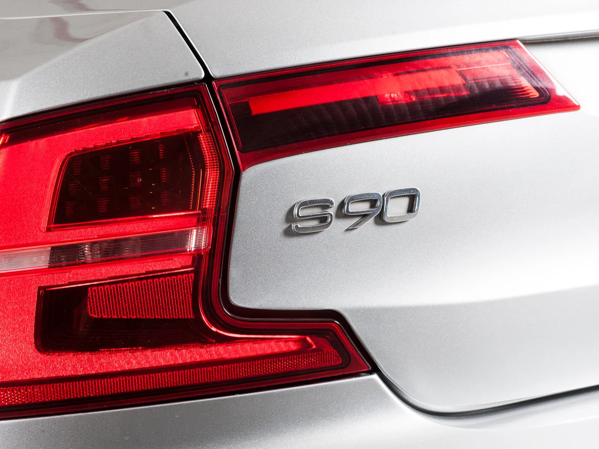 Volvo S90 — foto 9 de 22