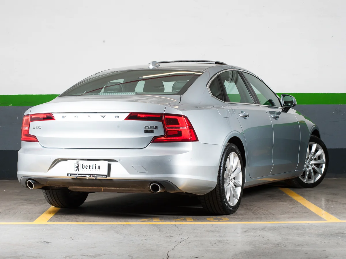Volvo S90 — foto 10 de 22