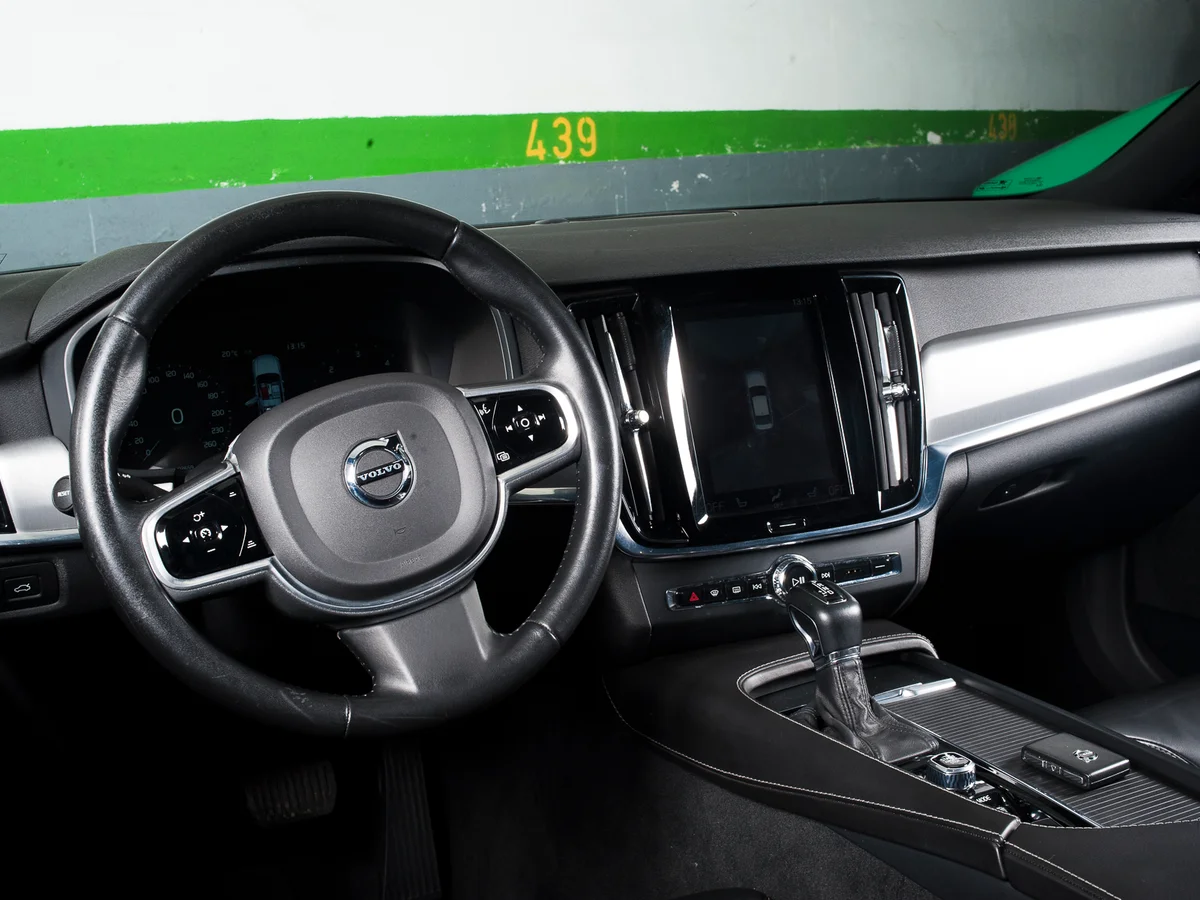 Volvo S90 — foto 13 de 22