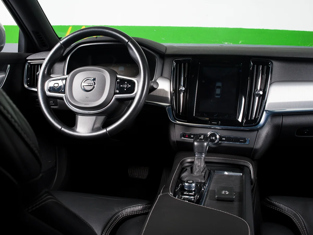 Volvo S90 — foto 14 de 22