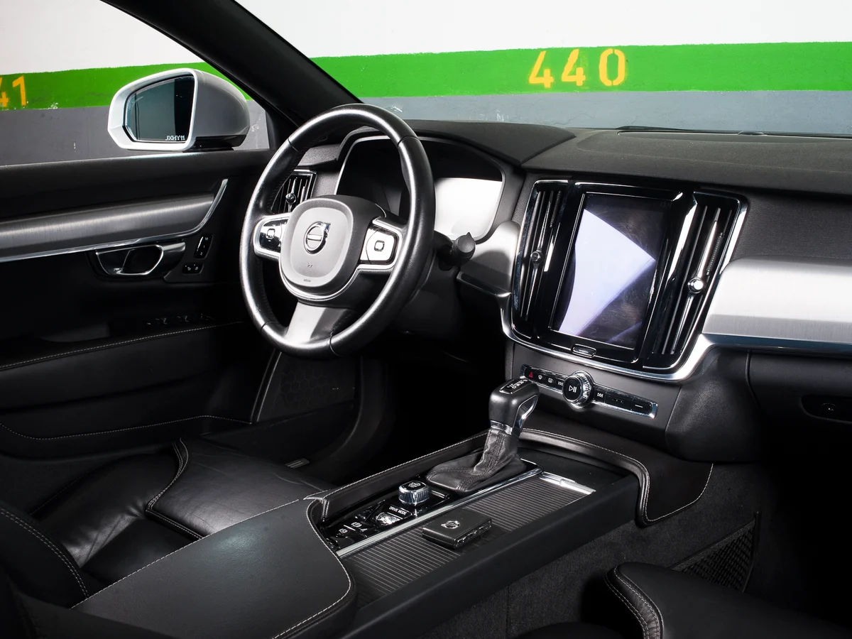 Volvo S90 — foto 15 de 22