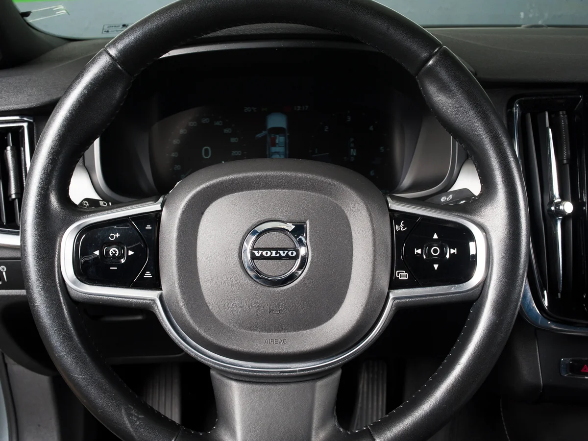 Volvo S90 — foto 18 de 22