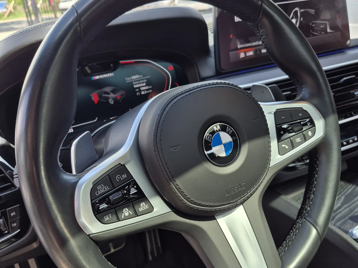 BMW 550 — foto 11 de 14