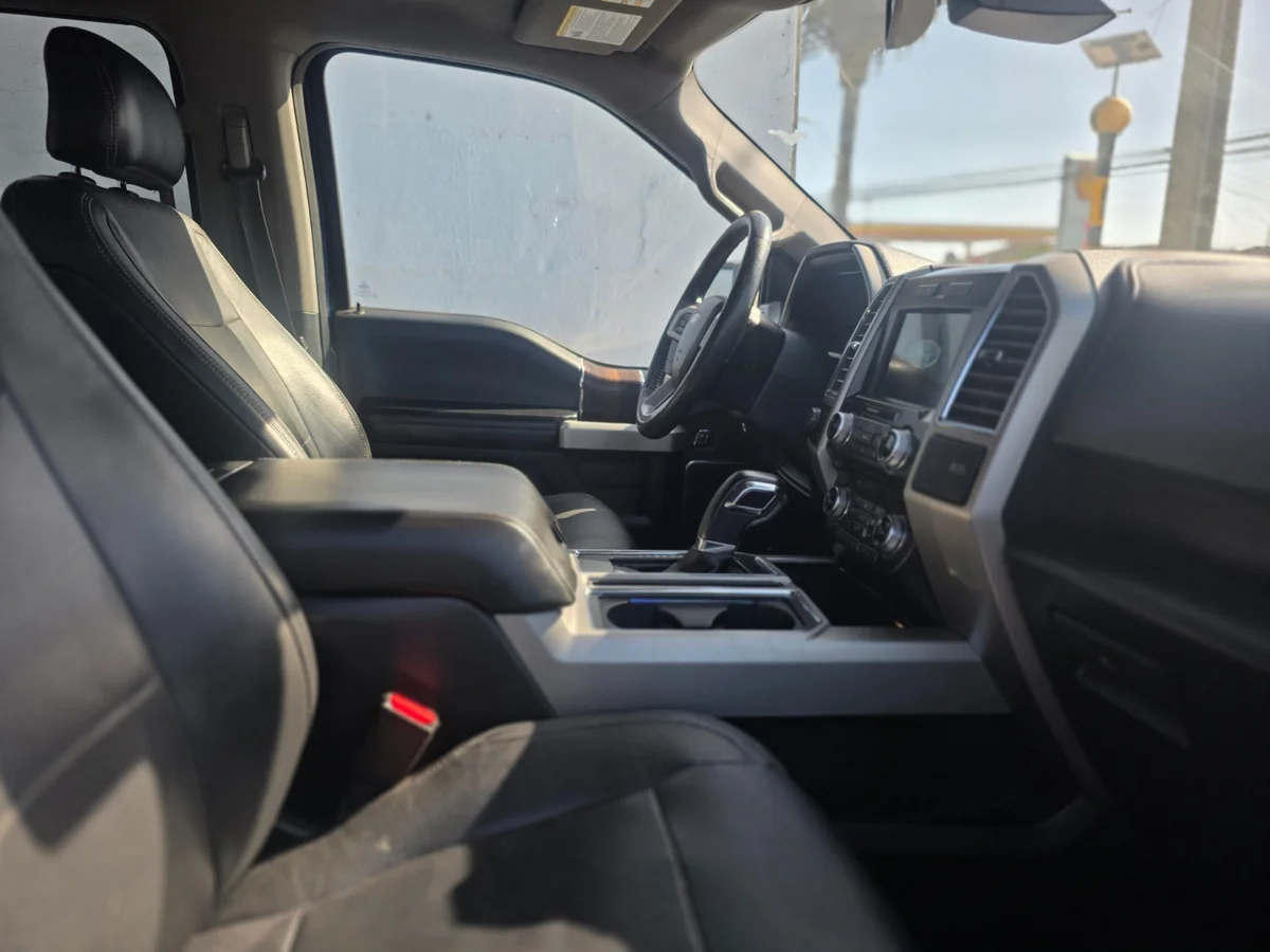 Ford F150 Lariat 5.0L V8 — foto 6 de 11
