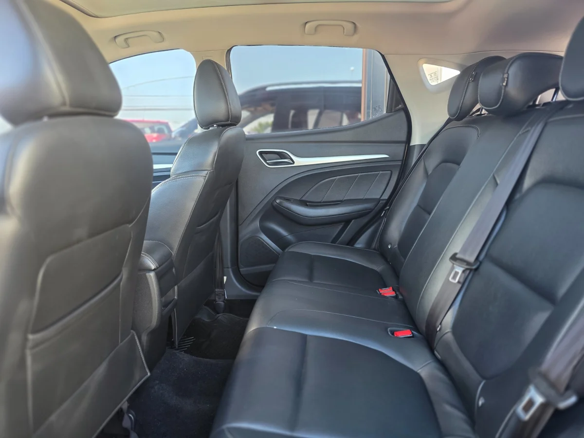 MG Zs — foto 9 de 11