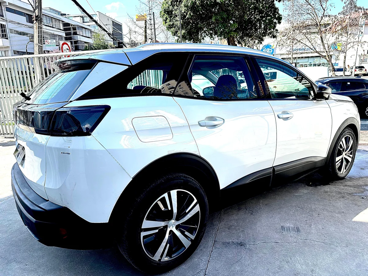 Peugeot 3008 Active Pack 1.5 Bluehdi 130 — foto 14 de 16