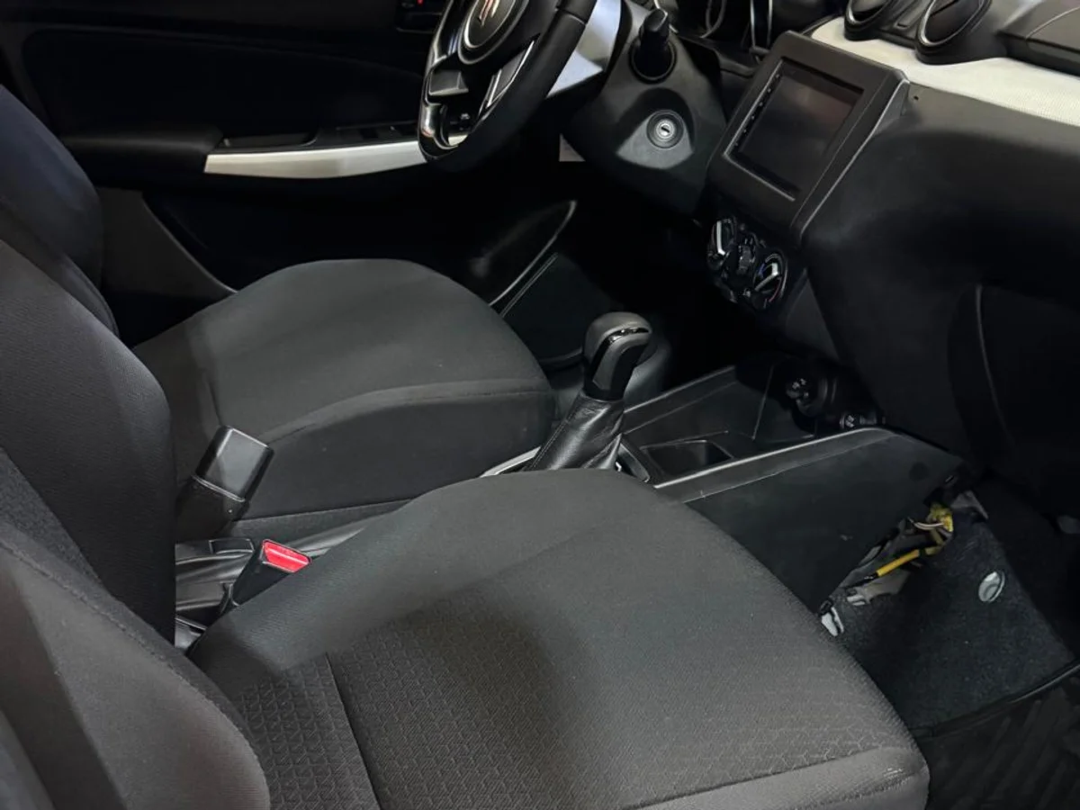 Suzuki Swift — foto 6 de 15