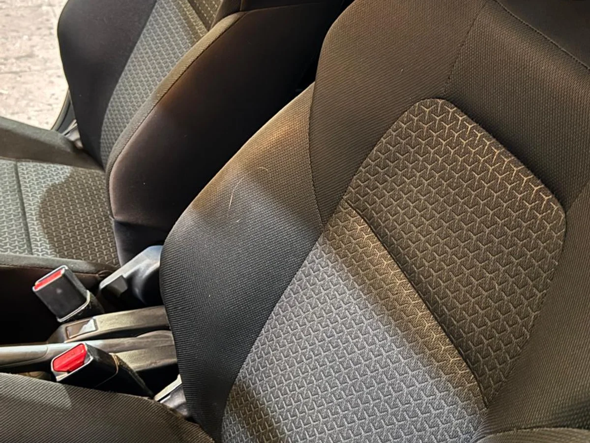 Suzuki Swift — foto 10 de 15