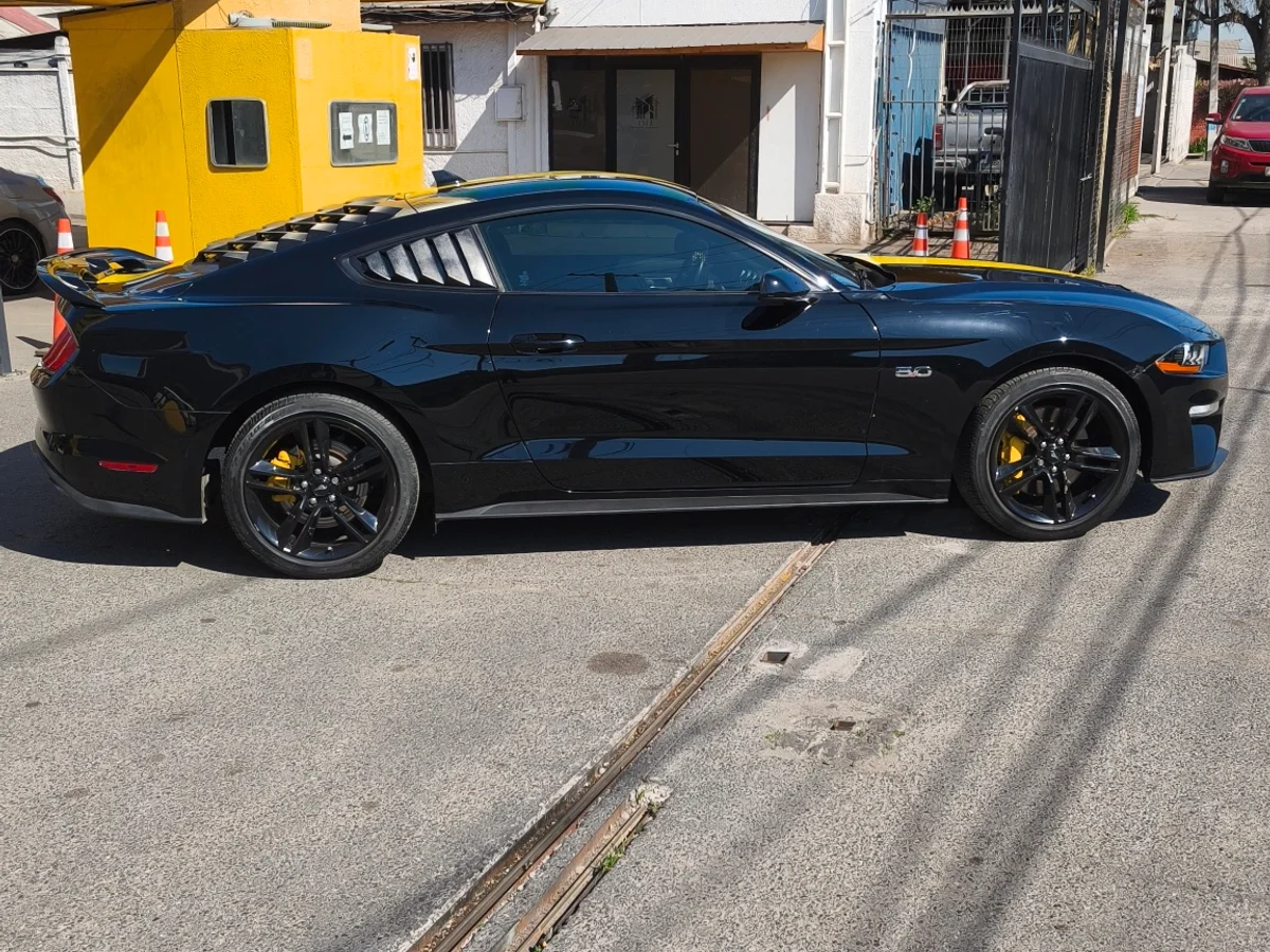 Ford Mustang Gt — foto 7 de 13