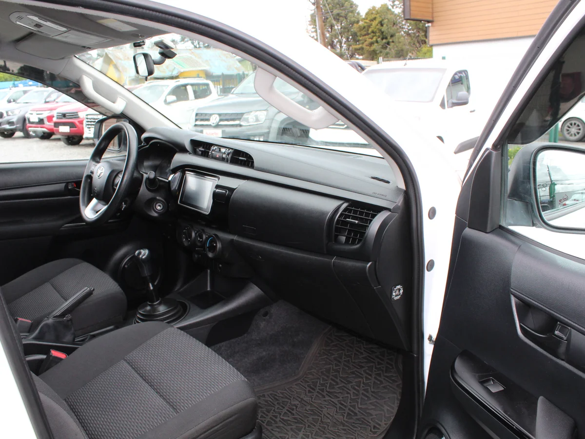 Toyota Hilux — foto 5 de 12
