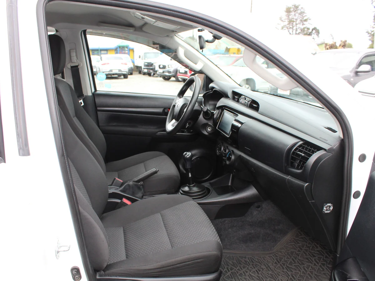Toyota Hilux — foto 6 de 12
