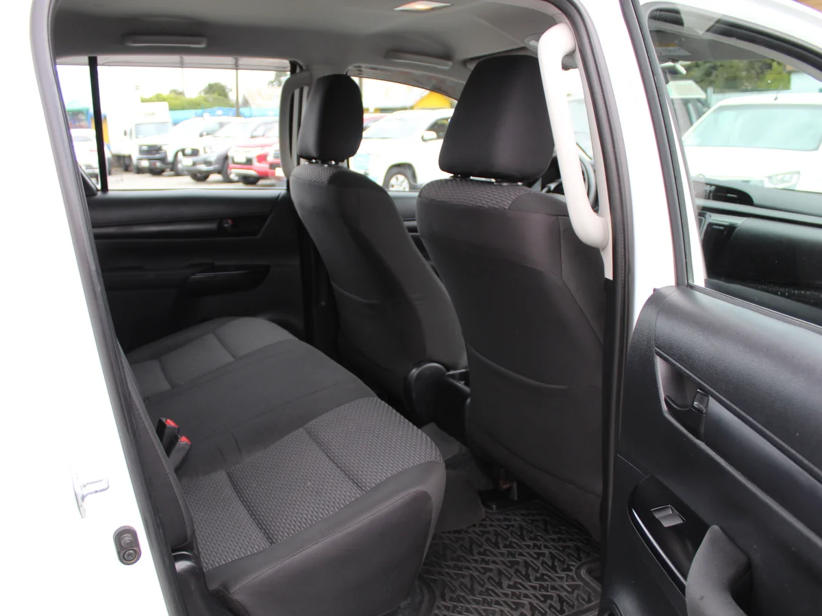 Toyota Hilux — foto 7 de 12