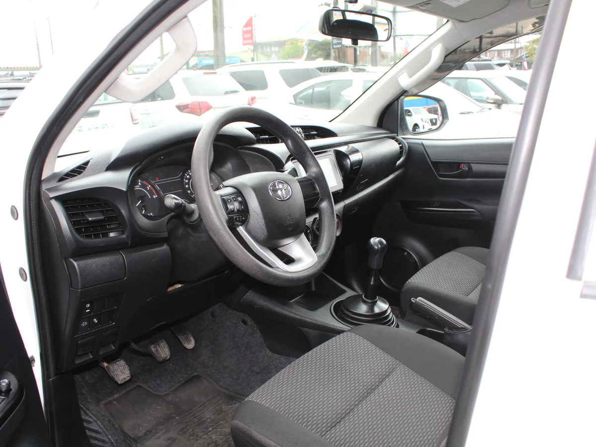 Toyota Hilux — foto 11 de 12