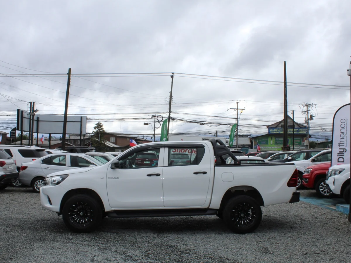 Toyota Hilux — foto 12 de 12
