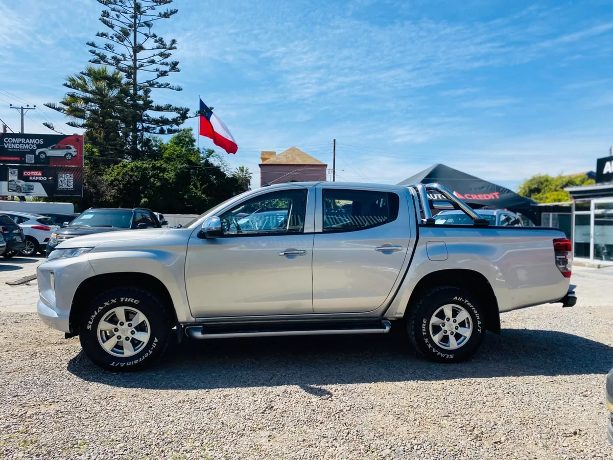Mitsubishi L200 Katana Crt — foto 4 de 11