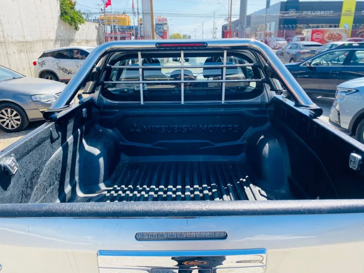 Mitsubishi L200 Katana Crt — foto 11 de 11