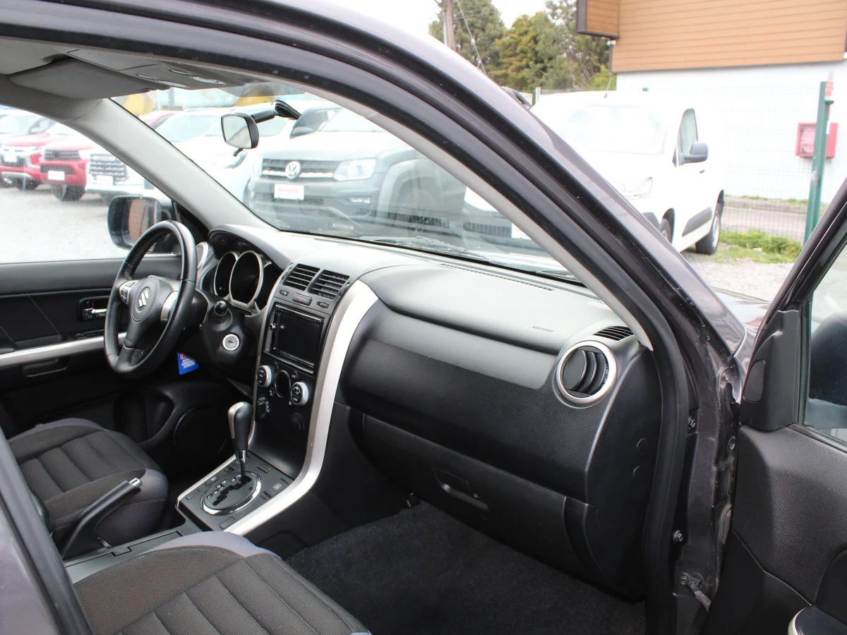 Suzuki Grand Nomade — foto 5 de 11