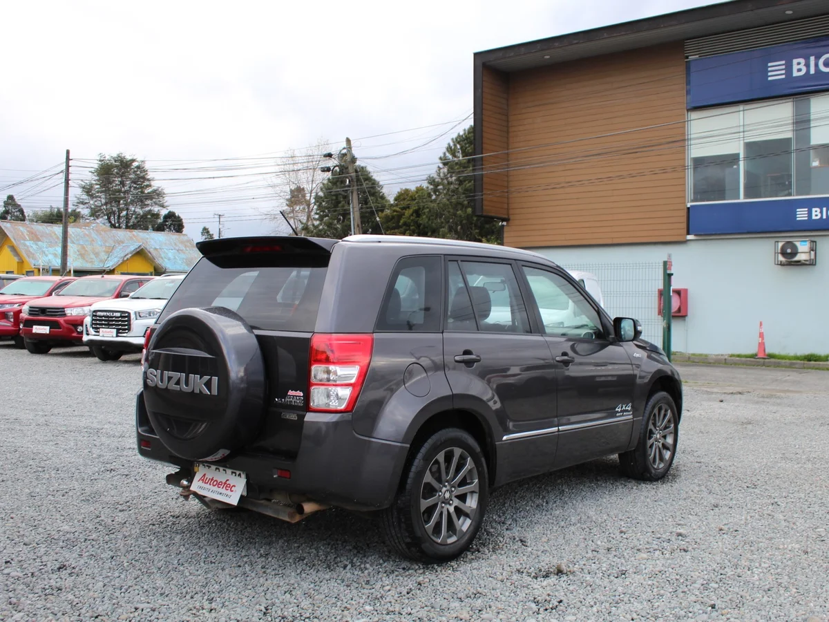 Suzuki Grand Nomade — foto 8 de 11