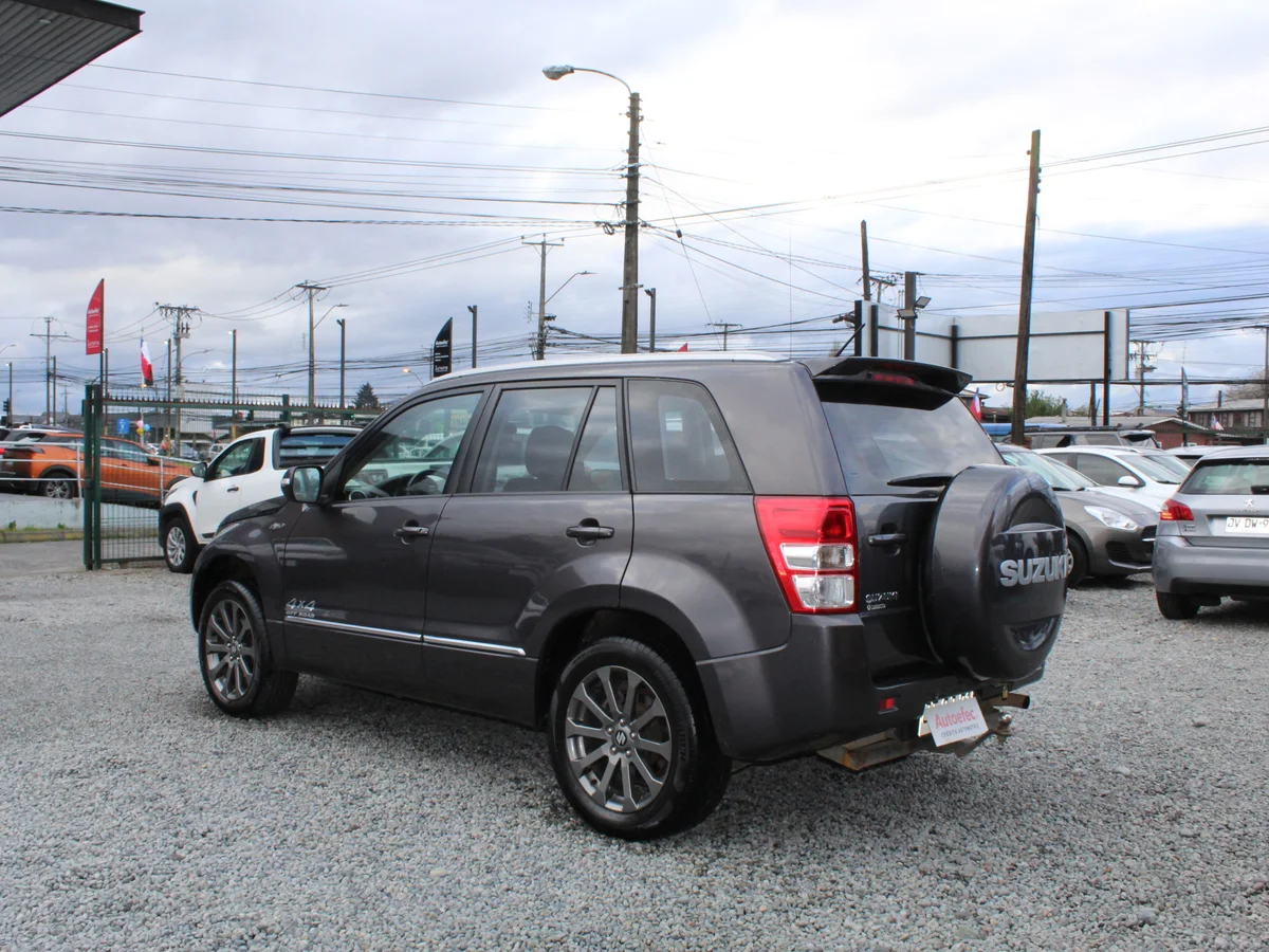 Suzuki Grand Nomade — foto 9 de 11