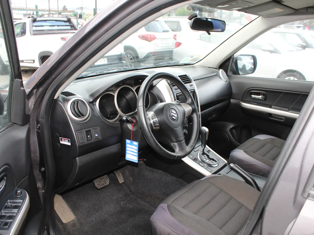 Suzuki Grand Nomade — foto 10 de 11