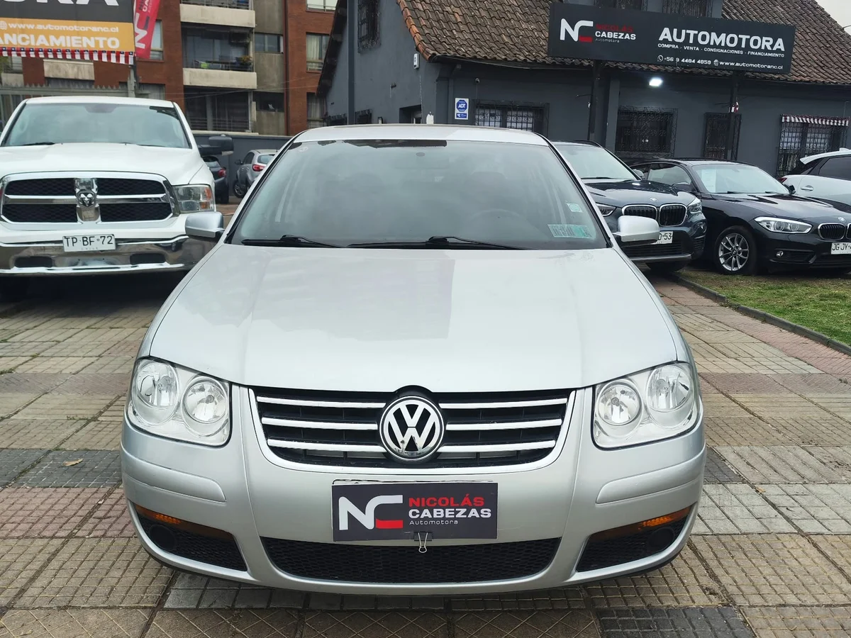 VOLKSWAGEN Bora TRENDLINE SKY 2.0 2011