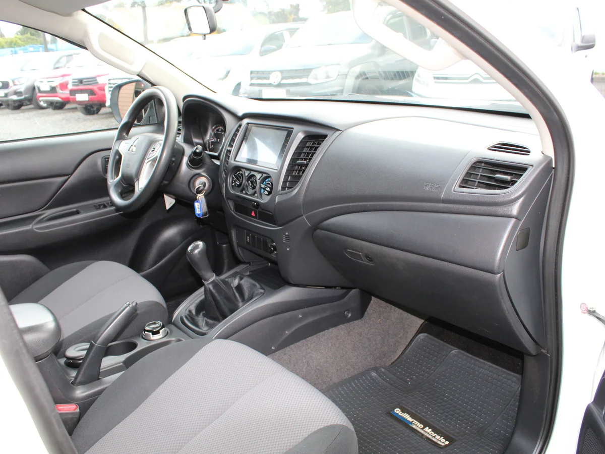 Mitsubishi L200 Katana Crt — foto 5 de 13