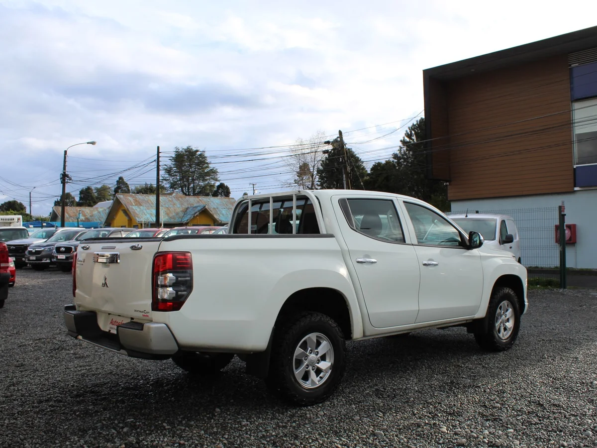 Mitsubishi L200 Katana Crt — foto 10 de 13