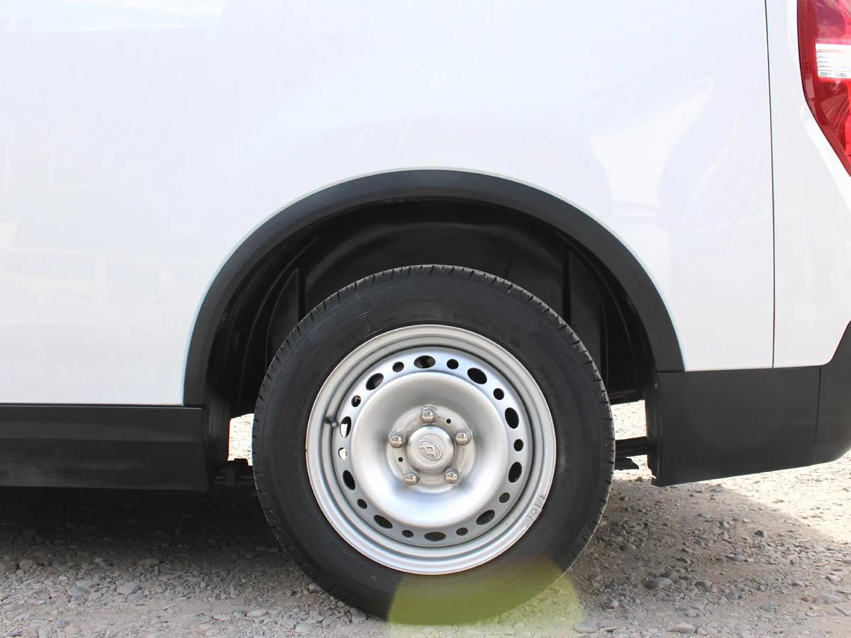 MAXUS EV30 ELECTRICO CARGO 4X2 AT 5P 2024 miniatura 7