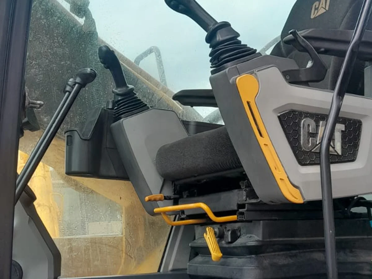 Caterpillar 320 2022 - Miniatura 8