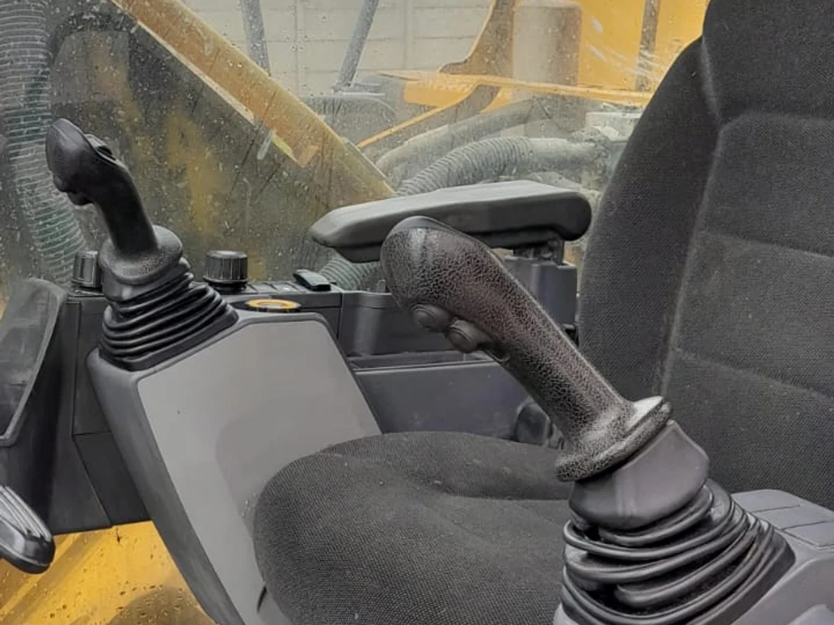 Caterpillar 320 2022 - Miniatura 9