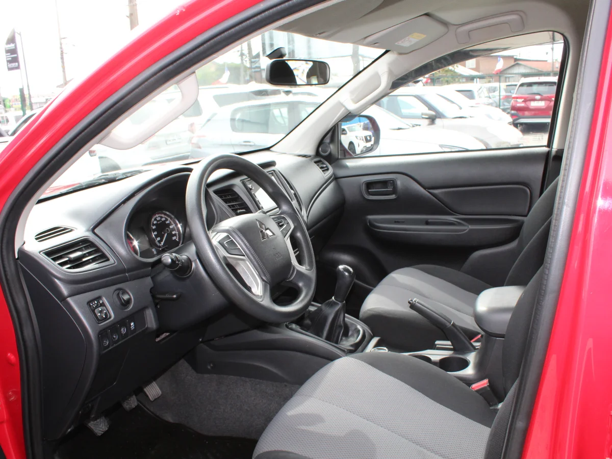 Mitsubishi L200 Katana Crt — foto 11 de 13