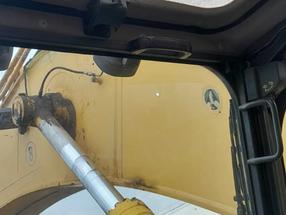 Komatsu PC300 2014 - Miniatura 13