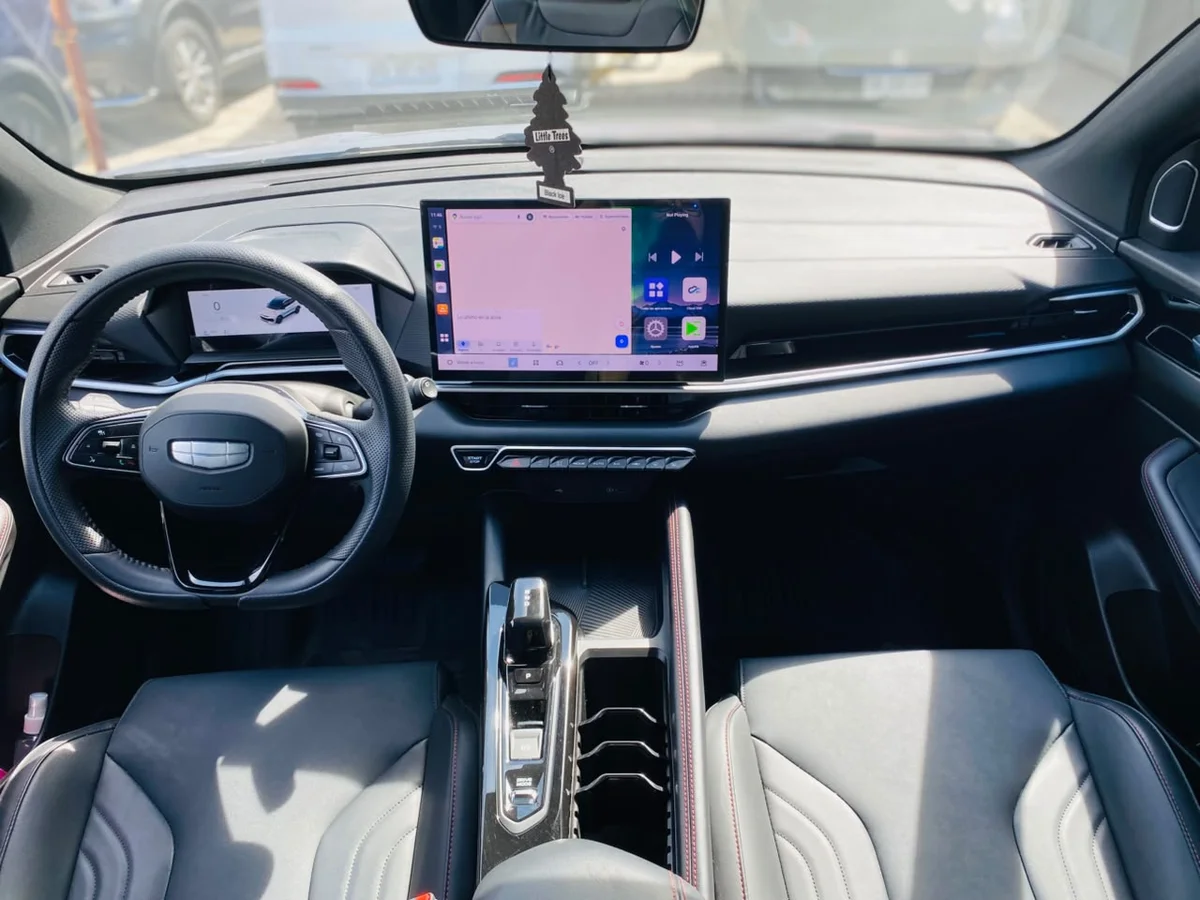 Geely Coolray Sport — foto 7 de 14