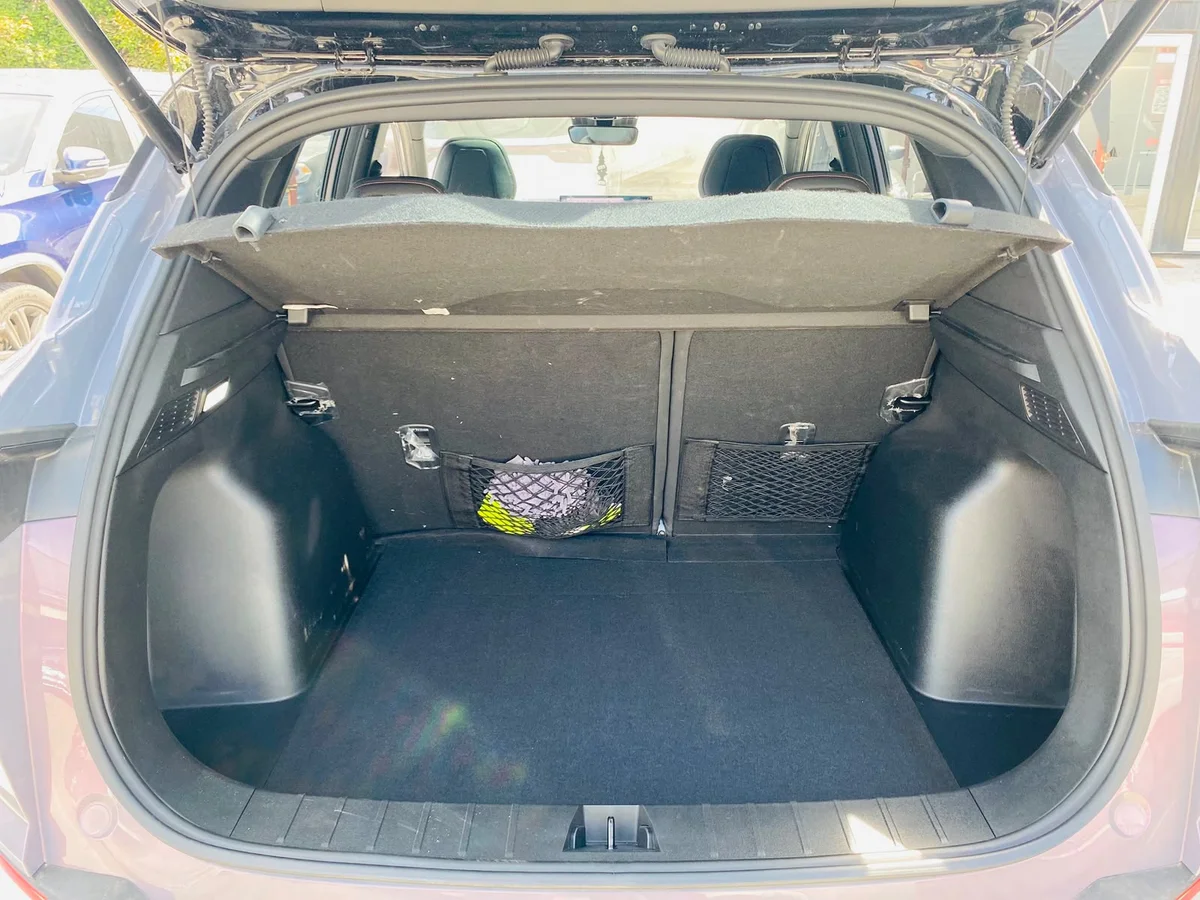 Geely Coolray Sport — foto 13 de 14