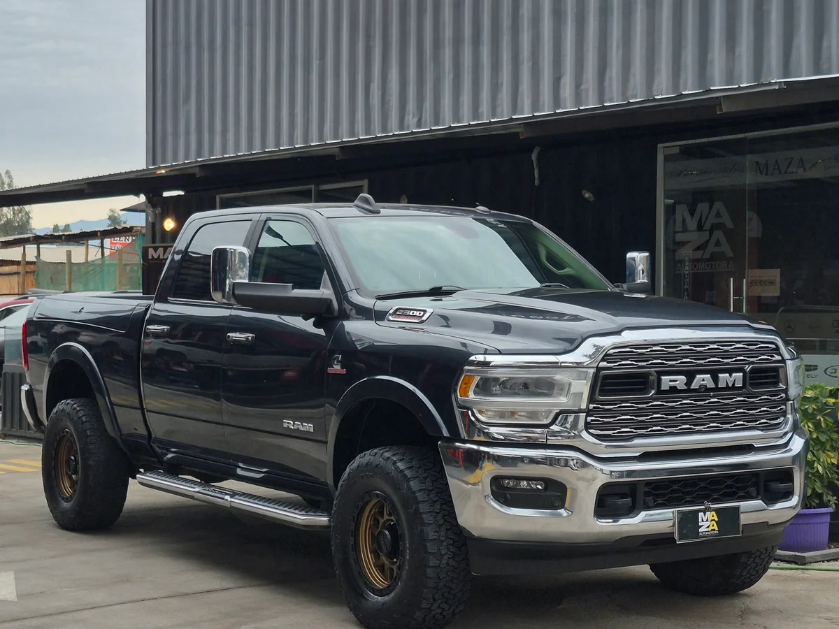 RAM 2500 Laramie — foto 1 de 14
