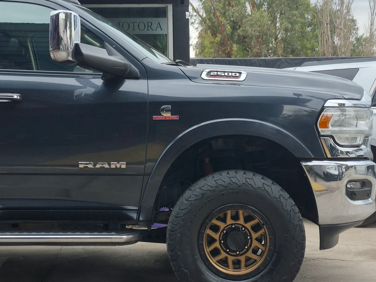 RAM 2500 Laramie — foto 2 de 14
