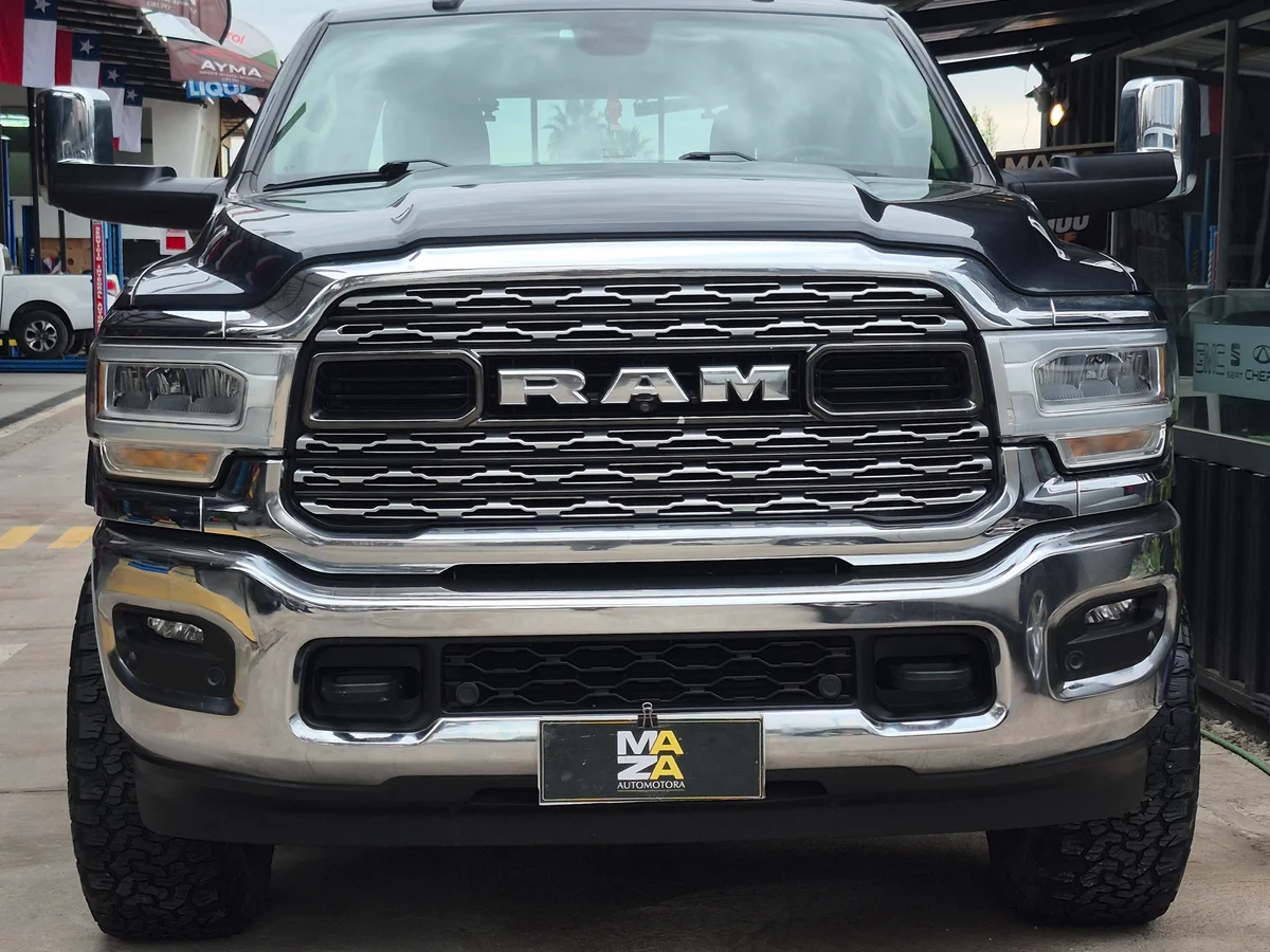 RAM 2500 Laramie — foto 4 de 14