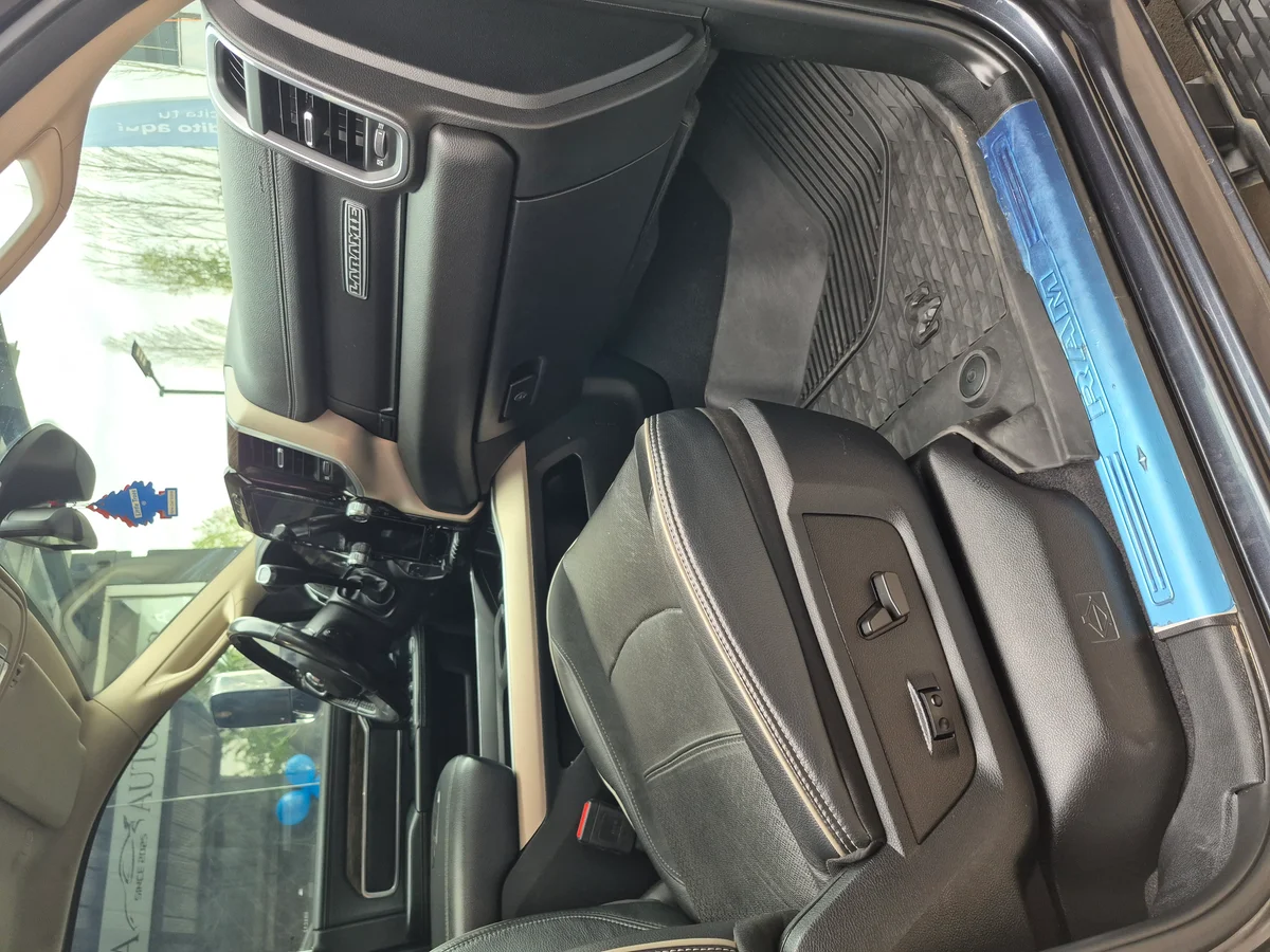 RAM 2500 Laramie — foto 5 de 14