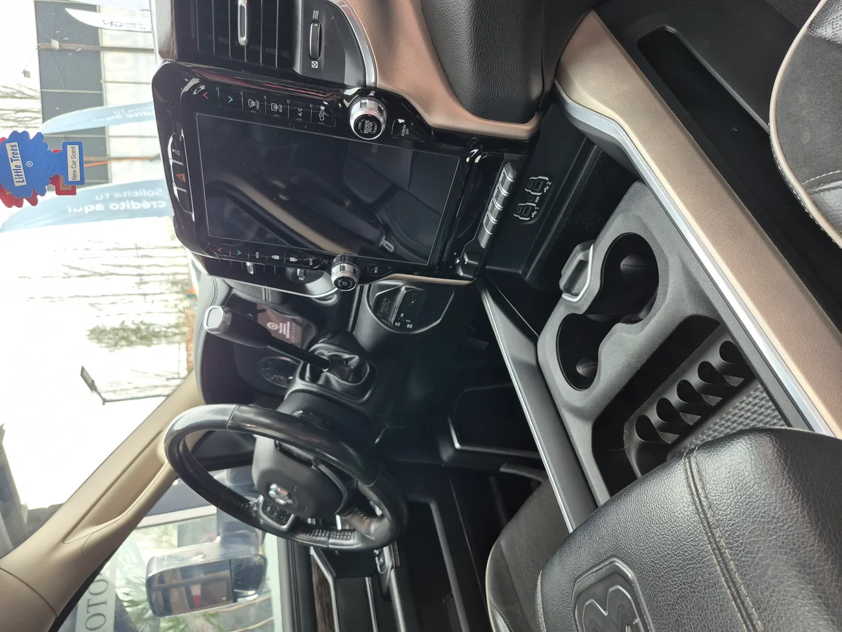 RAM 2500 Laramie — foto 6 de 14