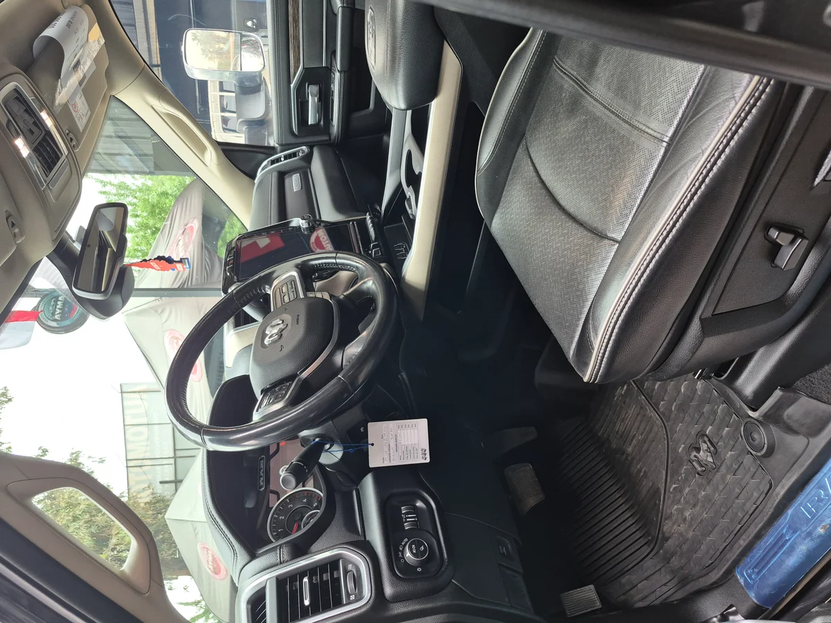 RAM 2500 Laramie — foto 9 de 14